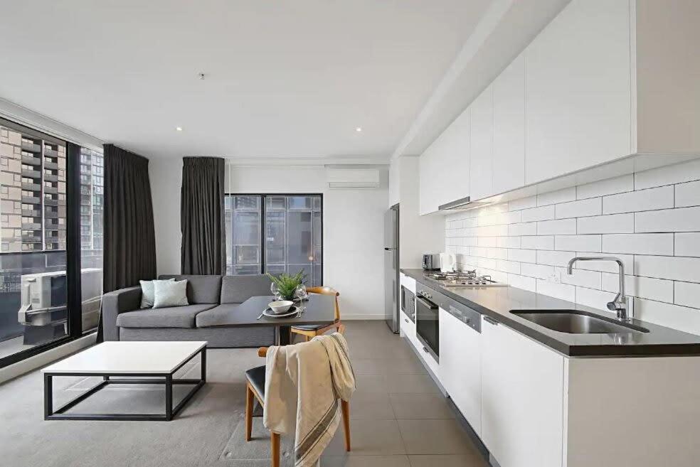 A Stylish & Comfy 2br Views In Southbank Apartment *