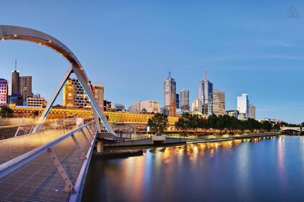 Apartment A Stylish & Comfy 2br Views In Southbank *
